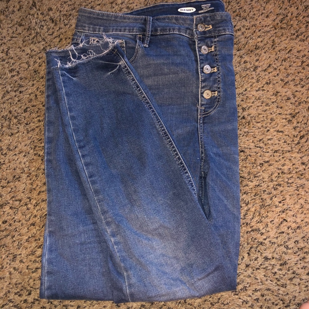 Button-fly Raw Edge Skinny Jeans